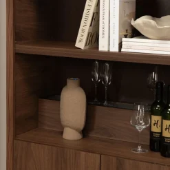 Boekenkast rond Santino