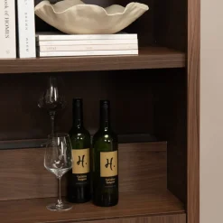 Boekenkast rond Santino